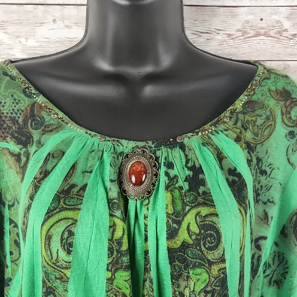 Elegant Green Women's Top - Picture 2 of 9